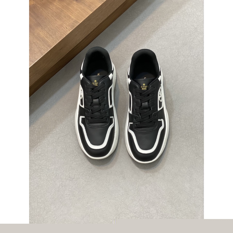 l**is V*t*n sneakers